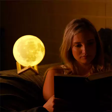 Moon Lamp reduces eye strain