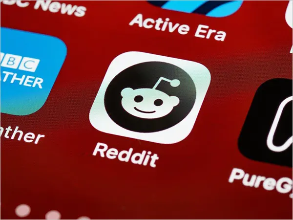 Reddit User Content Sold to AI Companies