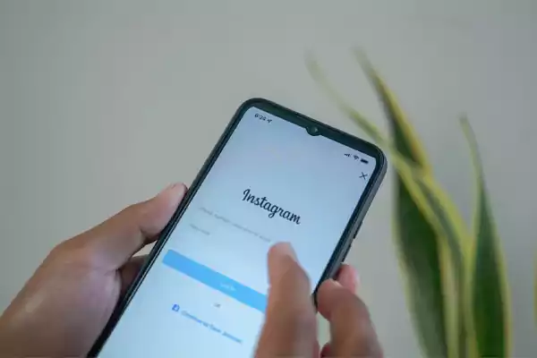 How to change email on Instagram