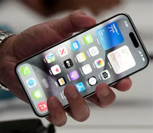 iOS 26 Liquid Glass