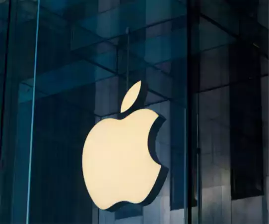 Apple accuses YouTuber over iOS 26 details