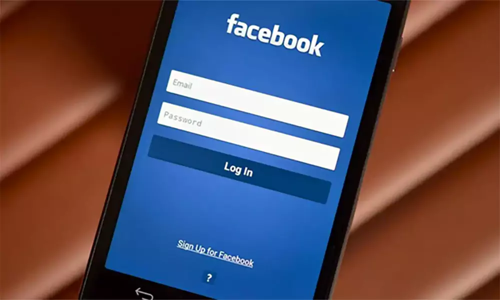 d-Change Email on Facebook